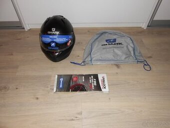 Predam krasnu novu vyklapaciu moto prilbu  SHARK EVO ES BLAN