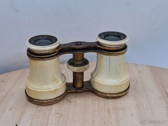 Predám funkčný starožitný divadelný dalekohlad Macs Cristian