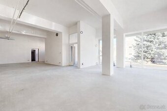 Na prenájom-reprezentatívny obch.priestor v centre Trnavy(Or