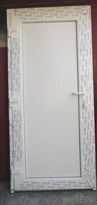 Predám vchodve dvere š 100 cm x v 210 cm biela farba vyplň - 1