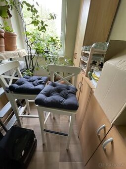 2 barove stolicky ikea ingolf s nastennym stolom norberg