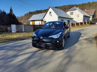 Toyota C-HR 1.8 Hybrid E-CVT rok 2021
