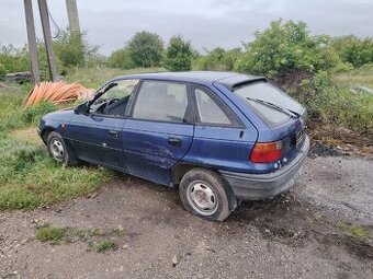 Rozpredám na diely Opel astra F