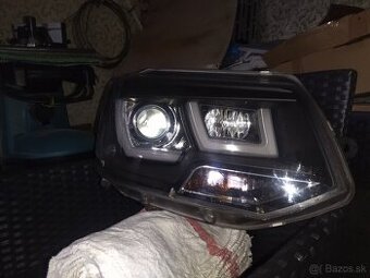 Predné svetlá VW caravelle T5.1