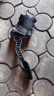 Predám pedálu plynu Yaris Diesel 781100D010