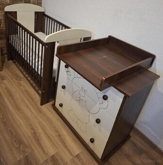 Detská postieľka plus komoda s prebaľovacím pultom