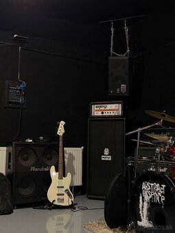 Súrne hľadáme basgitaristu. Prípadne aj klávesáka.