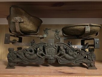 Staré figurálne váhy