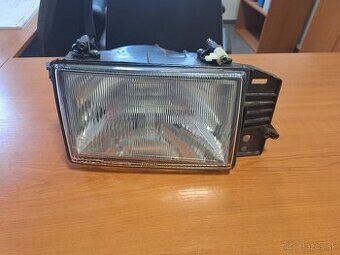 Predam predne svetlo na Volvo 850