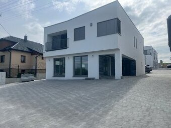 🏠 Prenájom Priestorov 🏠