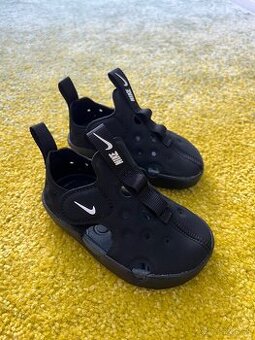 Predám Nike sandálky veľkosť 21