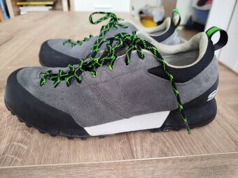 Trekove botasky SCARPA . veľkosť 42