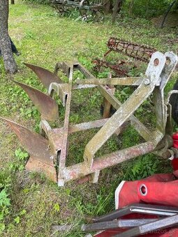 Predám trojpluh za traktor