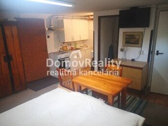 Byt – Garsónka 36 m2, Prievidza – ul. Vansová, zariadený, vy