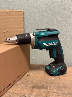 AKU skrutkovač na sádrokartón Makita