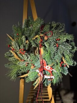 Vianočný veniec na dvere