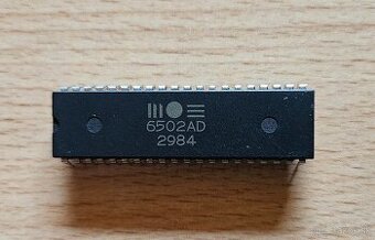 MOS 6502 procesor pre 8-bit floppy Commodore 1541, Atari 810