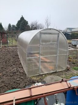 Polykarbonatovy sklenik