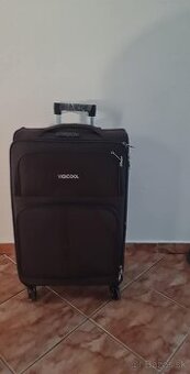 Handerny ultrlahky kufor strednej veľkosti