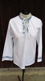 Folklórna  košeľa.