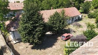 Chalupa Svodín, krásny pozemok 1317 m2, tichá ulička, ovocný