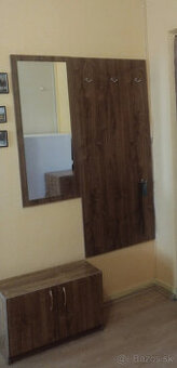 Predám vešiakovú zostavu.