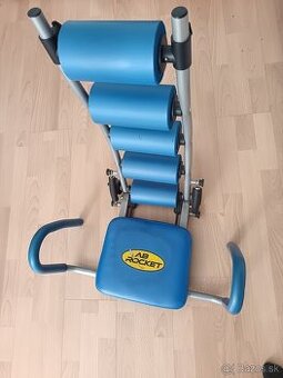 Posilňovací stroj na brušné svaly