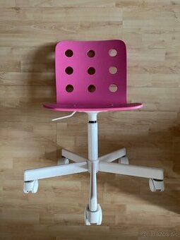Výškovo nastaviteľná stolička na kolieskach