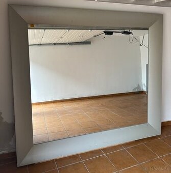 Veľké zrkadlo s rámom