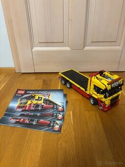 Lego plošinovy transportér