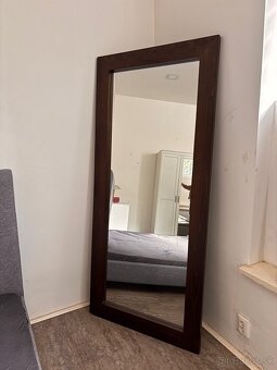 Nabytok zrkadlo vysavac