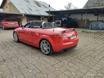 Audi TT roadster  2,0 turbo benzin