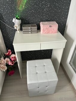 Predam toaletný stolík aj s taburetku