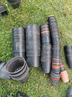 Darujem za odvoz kvetináče plast