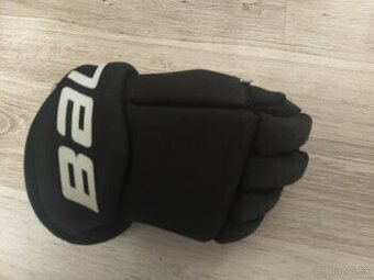 Pravá hokejová rukavica