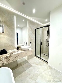 Krasny 4 izbovy byt, s vyhladom na zelen.