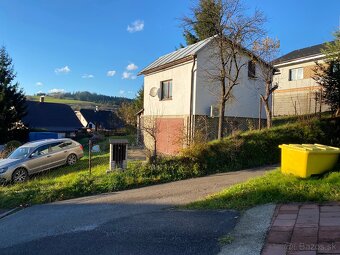 Záhradný dom s garážou