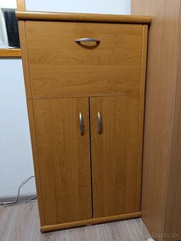 Skrinka do obývačky, predsiene vo farbe jelša-zachovalá