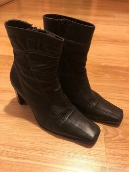 Predám čierne kotníkové topánky