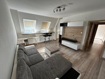 Slnečný podkrovný 2 izb. byt - Žilina, Hájik