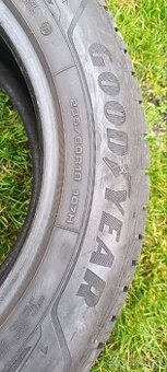 Goodyear UltraGrip Performance 235/60R18