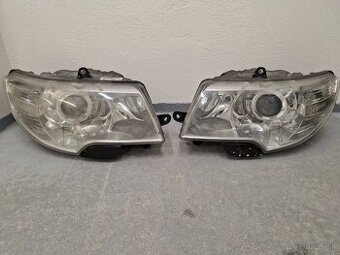 Škoda superb 2 svetla halogenove