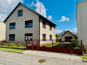 Rodinný dom Zvolenská Slatina - rovinatý, slnečný, pozemok