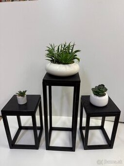 Sada drevených stojanov na kvety ..