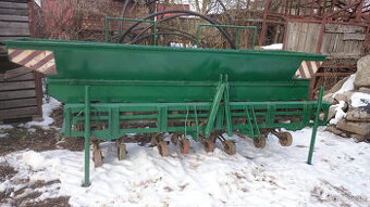 Sadzač cibule a cesnaku