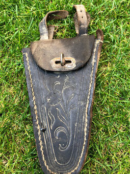 starožitná kožená kapsička