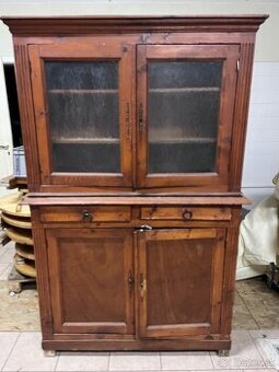 Drevená skrinka na predaj