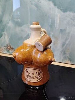 Keramická fľaša v tvare postavy ženy