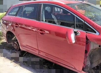 Toyota Avensis 2.0 D-4D 2011 predám DVERE MOTOR 1AD-FTV