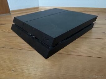 Predám PlayStation 4 a príslušenstvo